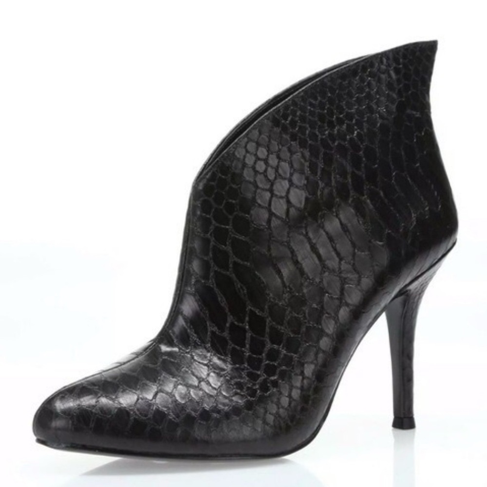 Vince Camuto Caden Black Shiny Snake Ankle Booties Size 9.5
